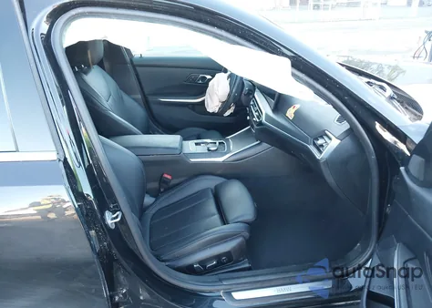 2024 BMW 330I xDrive z USA, uszkodzony, nr VIN 3MW89FF03R8E39647